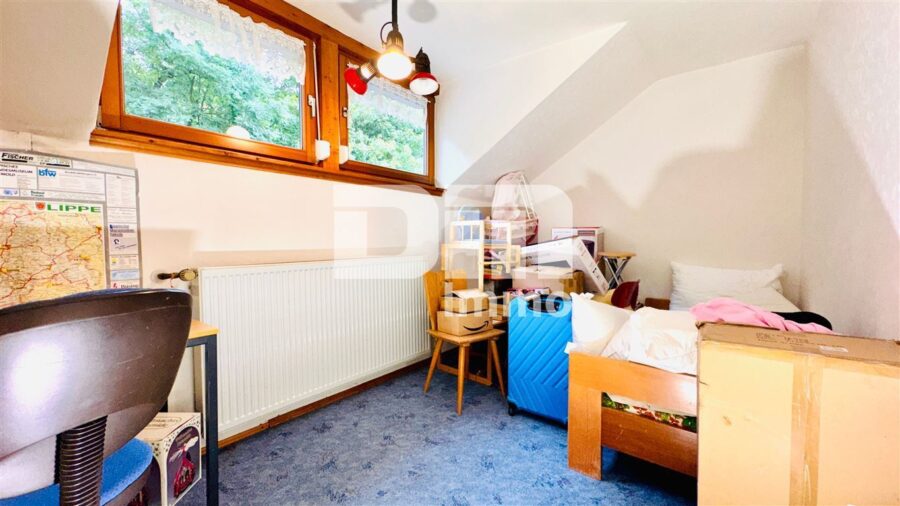 Modernisiertes Einfamilienhaus auf riesigem Grundstück mit Carport und Nebengebäude - OG / DG Kinderzimmer 2 / Gästezimmer